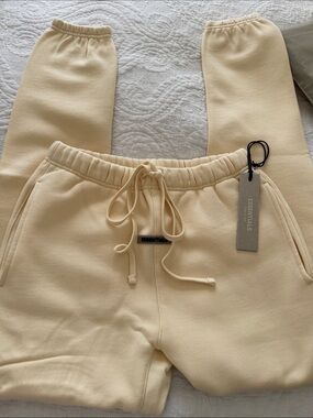 NWT ESSENTIALS Fear of God Cream Drawstring Joggers